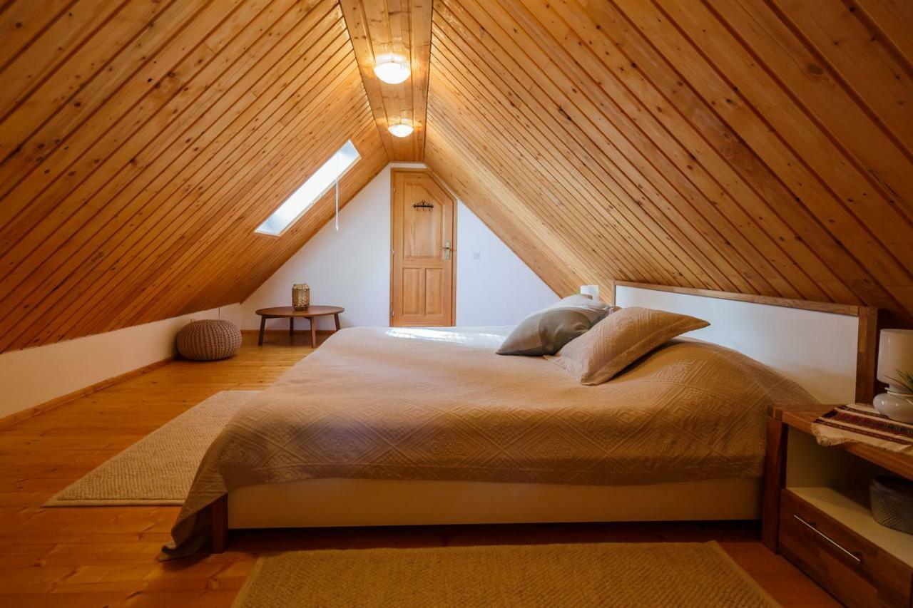Beautiful Cottage With Heated Pool For 22 Ppl Plaški Kültér fotó