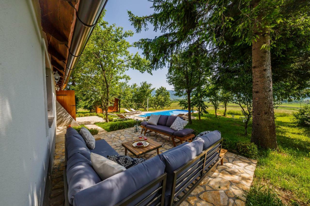 Beautiful Cottage With Heated Pool For 22 Ppl Plaški Kültér fotó