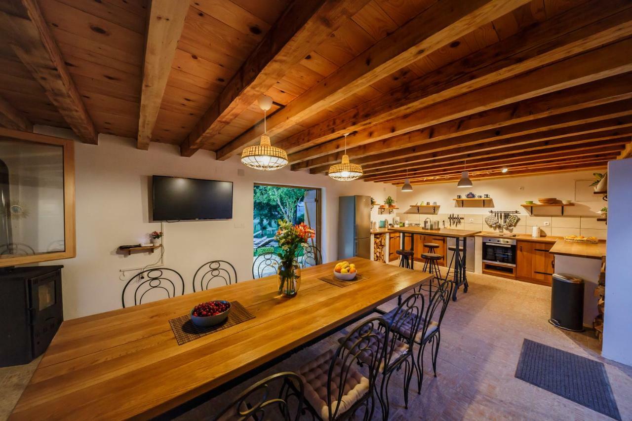 Beautiful Cottage With Heated Pool For 22 Ppl Plaški Kültér fotó